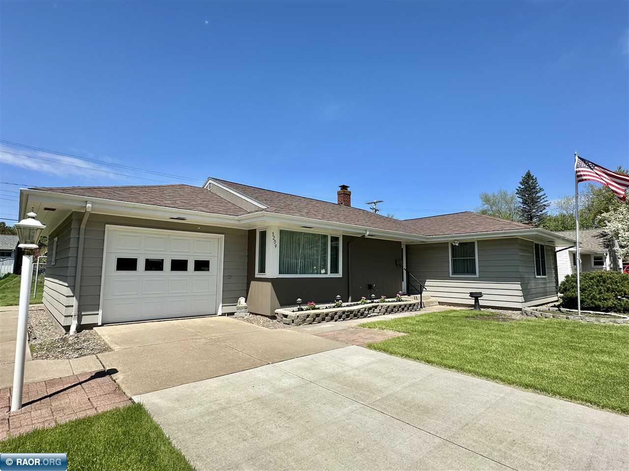 3209 2nd Avenue East Hibbing, MN 55746 - Photo 2 of 32