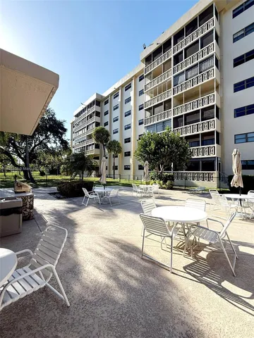 $315,000 | 800 Northeast 195th Street, Unit 720, Miami, FL 33179