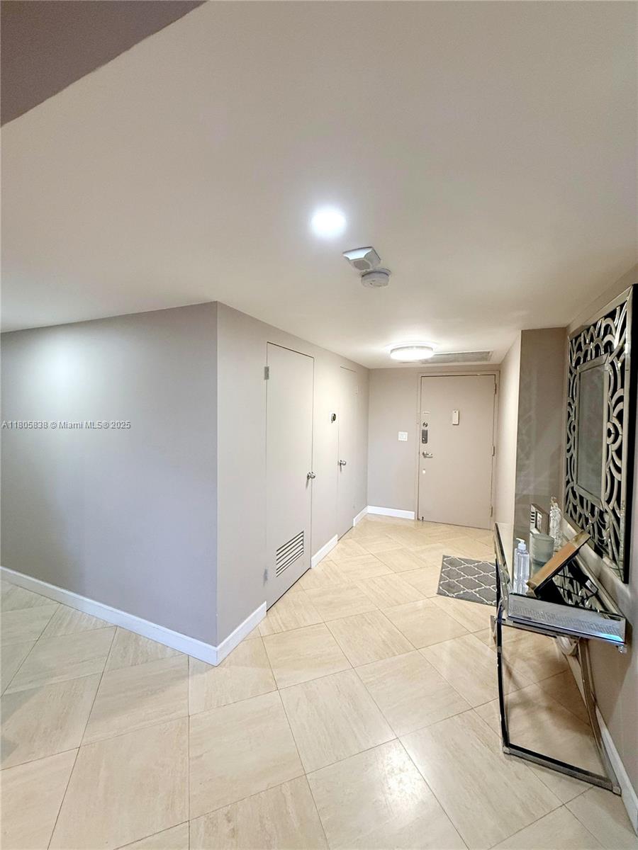 800 Northeast 195th Street, Unit 720 Miami, FL 33179 - Photo 16 of 36