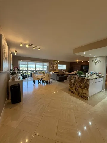 $315,000 | 800 Northeast 195th Street, Unit 720, Miami, FL 33179