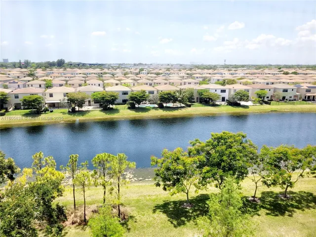 $315,000 | 800 Northeast 195th Street, Unit 720, Miami, FL 33179