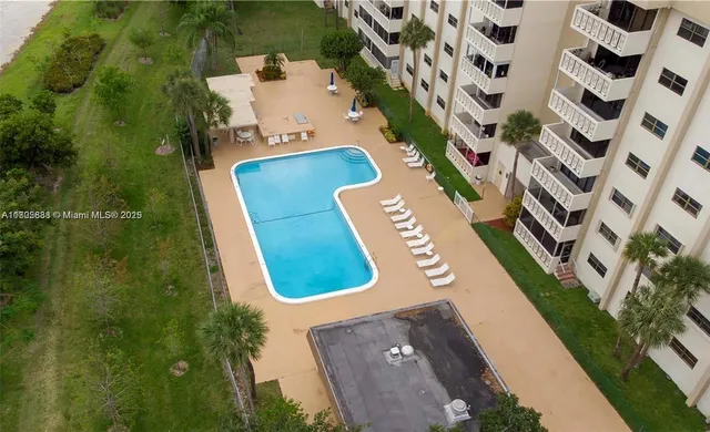 $315,000 | 800 Northeast 195th Street, Unit 720, Miami, FL 33179