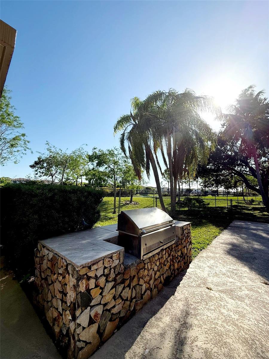 800 Northeast 195th Street, Unit 720 Miami, FL 33179 - Photo 10 of 36