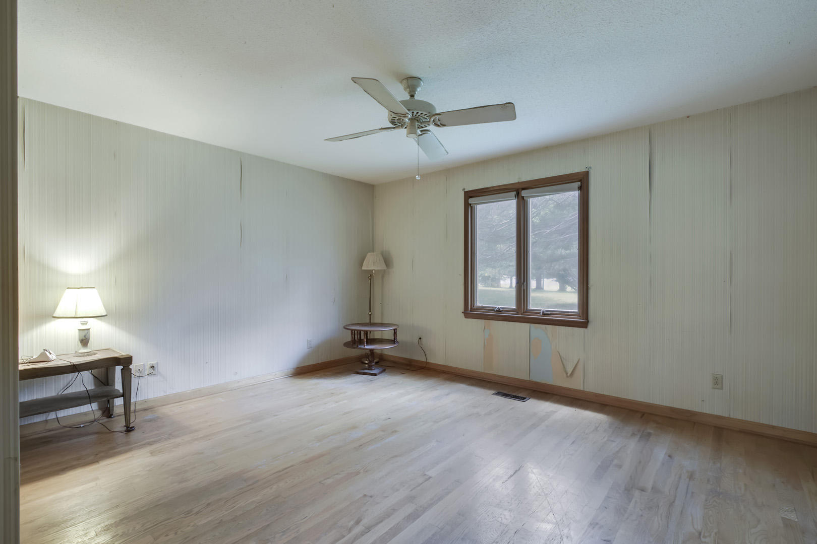 401 Randolph Lane Decatur, TN 37322 - Photo 22 of 40 21_RandolphLane_401_Bedroom1_01