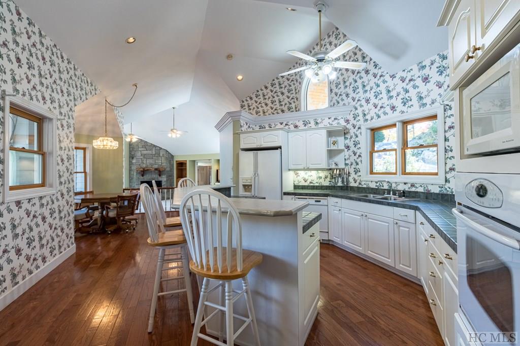 2018 Falcon Ridge Highlands, NC 28741 - Photo 20 of 49 Gallery Image 20