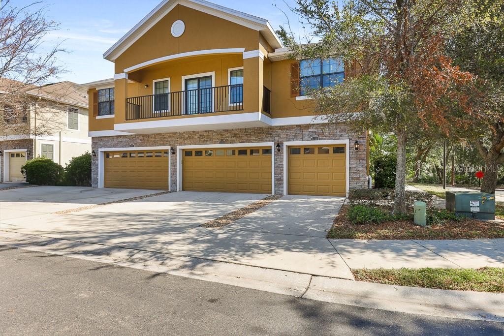 5738 Kingletsound Lithia, FL 33547 - Photo 23 of 32 a front view of a house with a garden