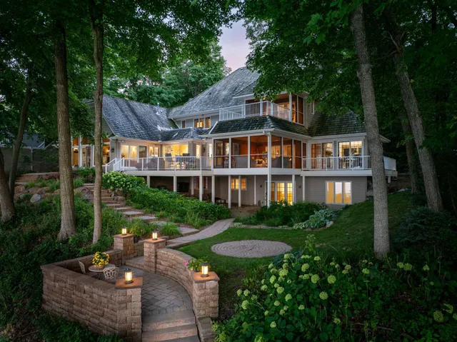 $3,695,000 | 6306 Maple Ridge, Excelsior, MN 55331