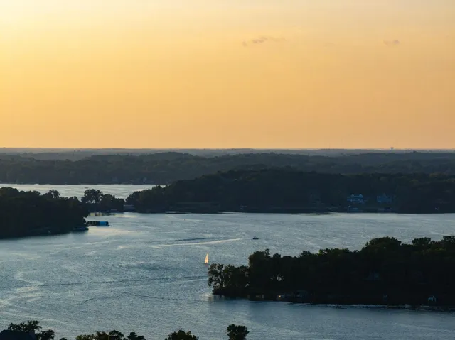 $3,695,000 | 6306 Maple Ridge, Excelsior, MN 55331