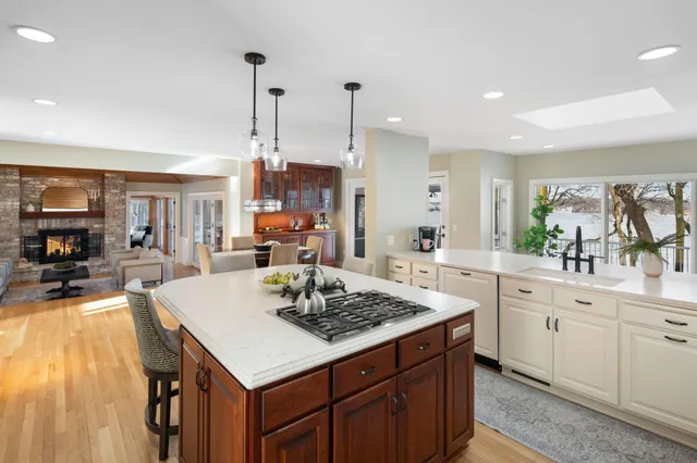 $3,695,000 | 6306 Maple Ridge, Excelsior, MN 55331