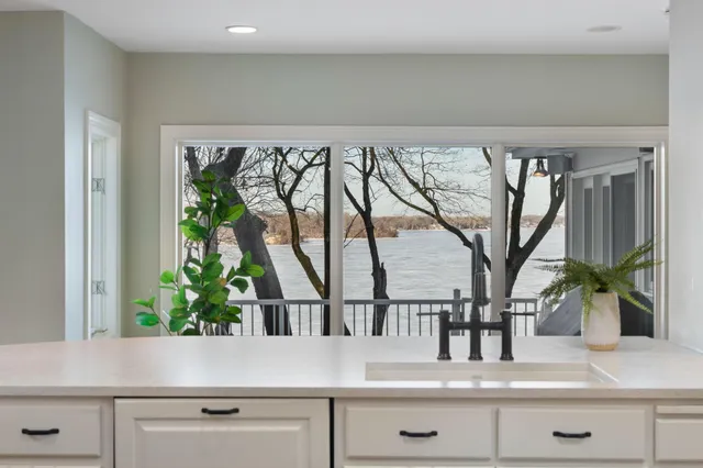 $3,695,000 | 6306 Maple Ridge, Excelsior, MN 55331