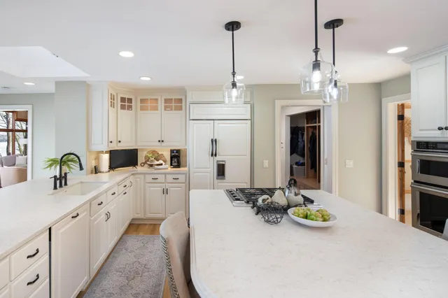 $3,695,000 | 6306 Maple Ridge, Excelsior, MN 55331