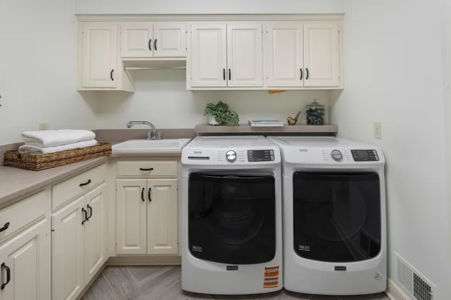 $3,695,000 | 6306 Maple Ridge, Excelsior, MN 55331