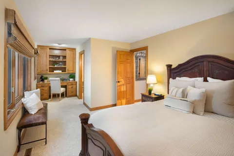 $3,695,000 | 6306 Maple Ridge, Excelsior, MN 55331