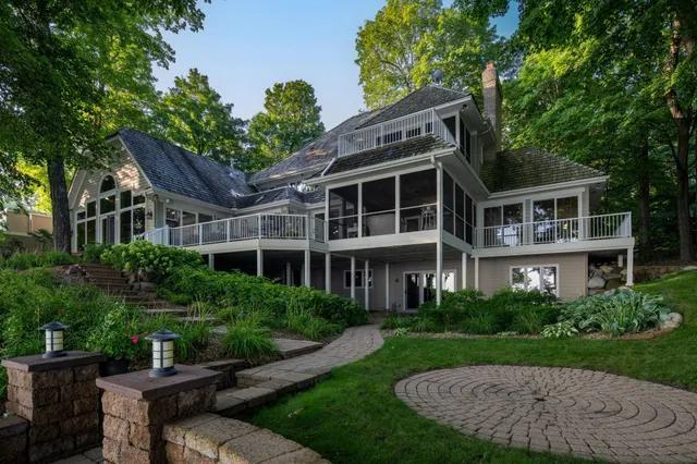 $3,695,000 | 6306 Maple Ridge, Excelsior, MN 55331