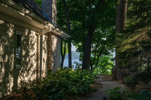 $3,695,000 | 6306 Maple Ridge, Excelsior, MN 55331