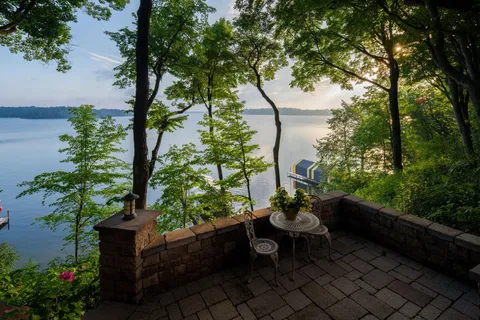 $3,695,000 | 6306 Maple Ridge, Excelsior, MN 55331