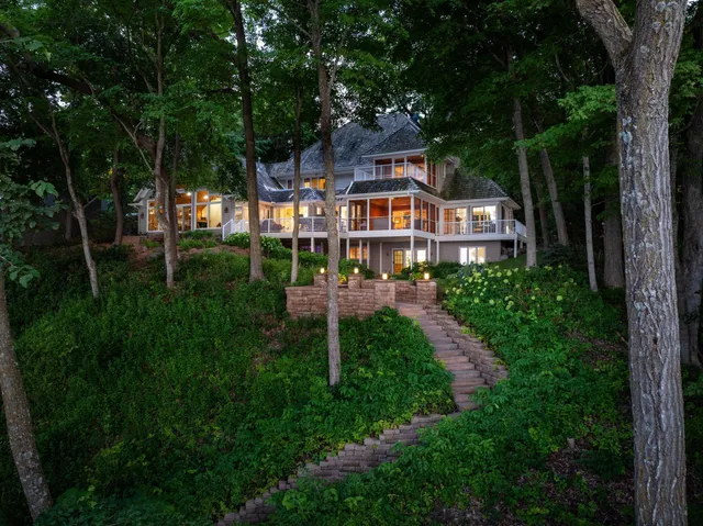 $3,695,000 | 6306 Maple Ridge, Excelsior, MN 55331