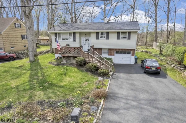 $375,000 | 14 Woods Edge Road, Stanhope, NJ 07874