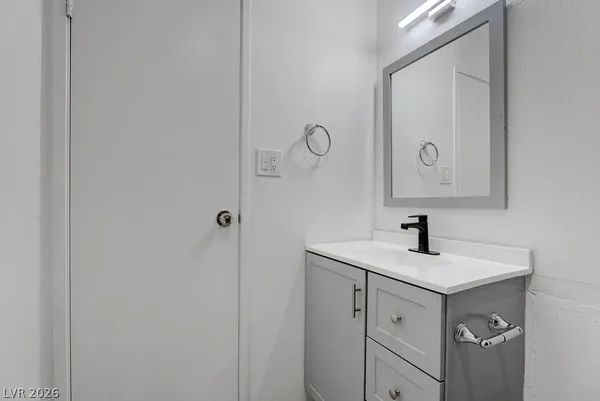 $1,100 | 5396 South Swenson Street, Unit 30, Las Vegas, NV 89119