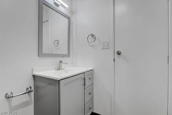 $1,100 | 5396 South Swenson Street, Unit 30, Las Vegas, NV 89119