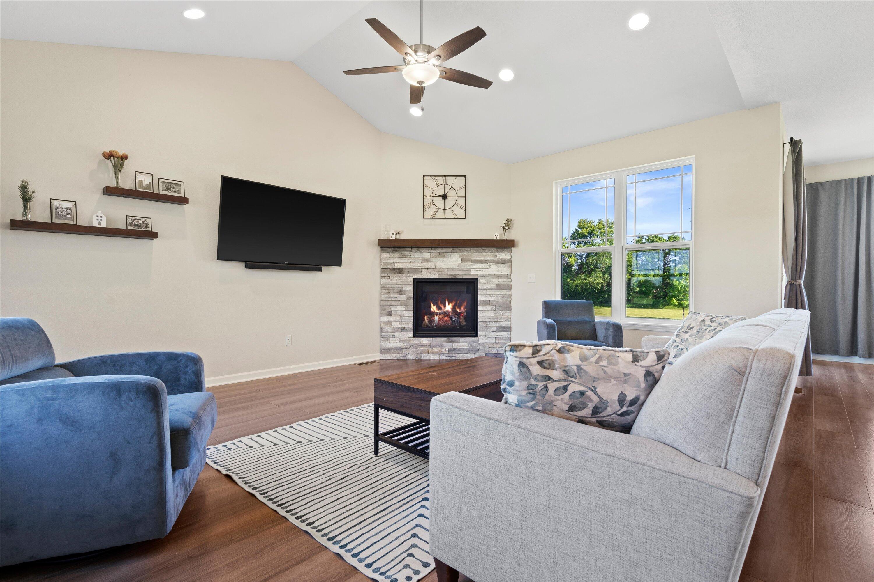S86-w34804 Knoll Road Eagle, WI 53119 - Photo 4 of 50 Great Room