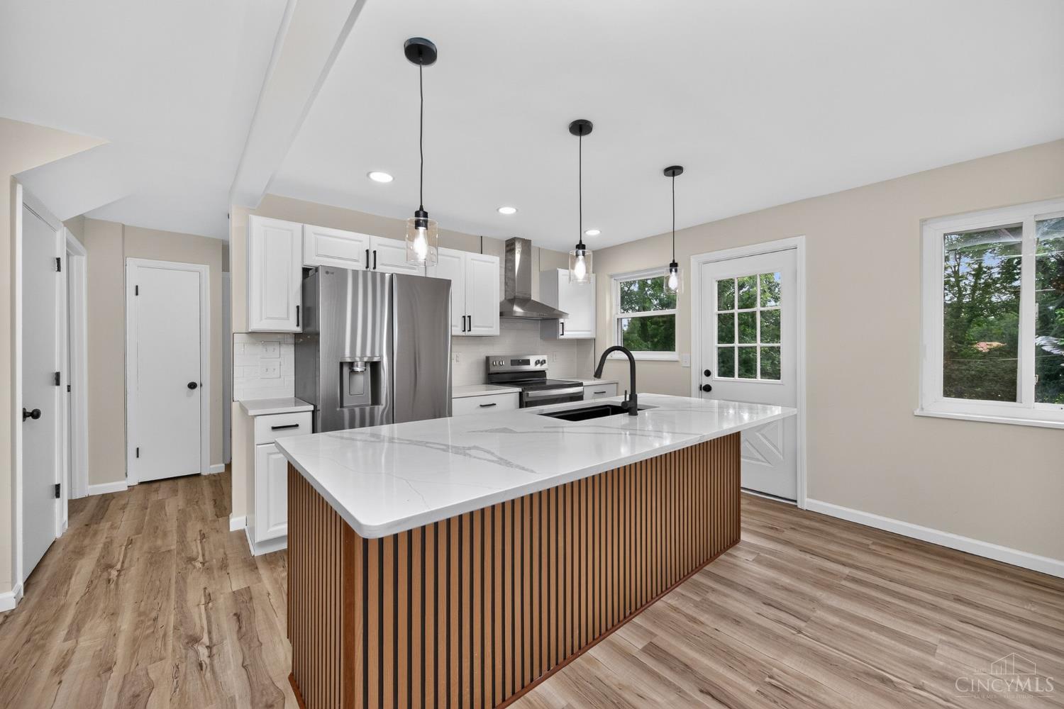 8957 Plainfield Road Cincinnati, OH 45236 - Photo 12 of 40