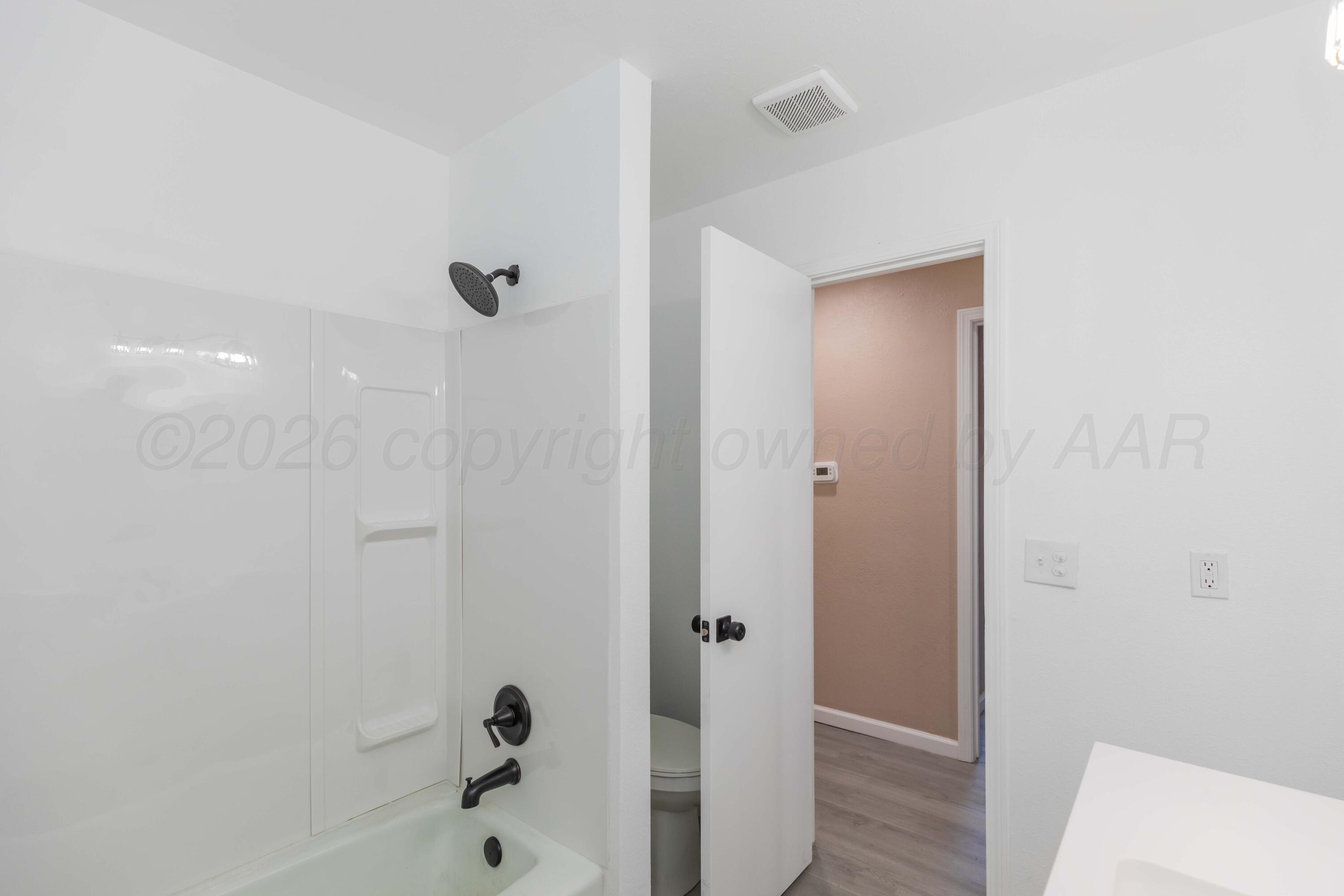 4407 Kingston Road Amarillo, TX 79109 - Photo 20 of 24 BATHROOM 2 VIEW 3
