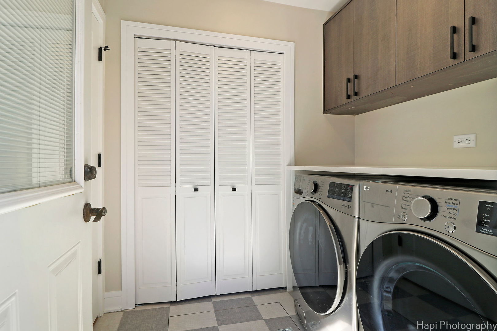 2217 Palatine Road Inverness, IL 60067 - Photo 10 of 28 a utility room with dryer and washer