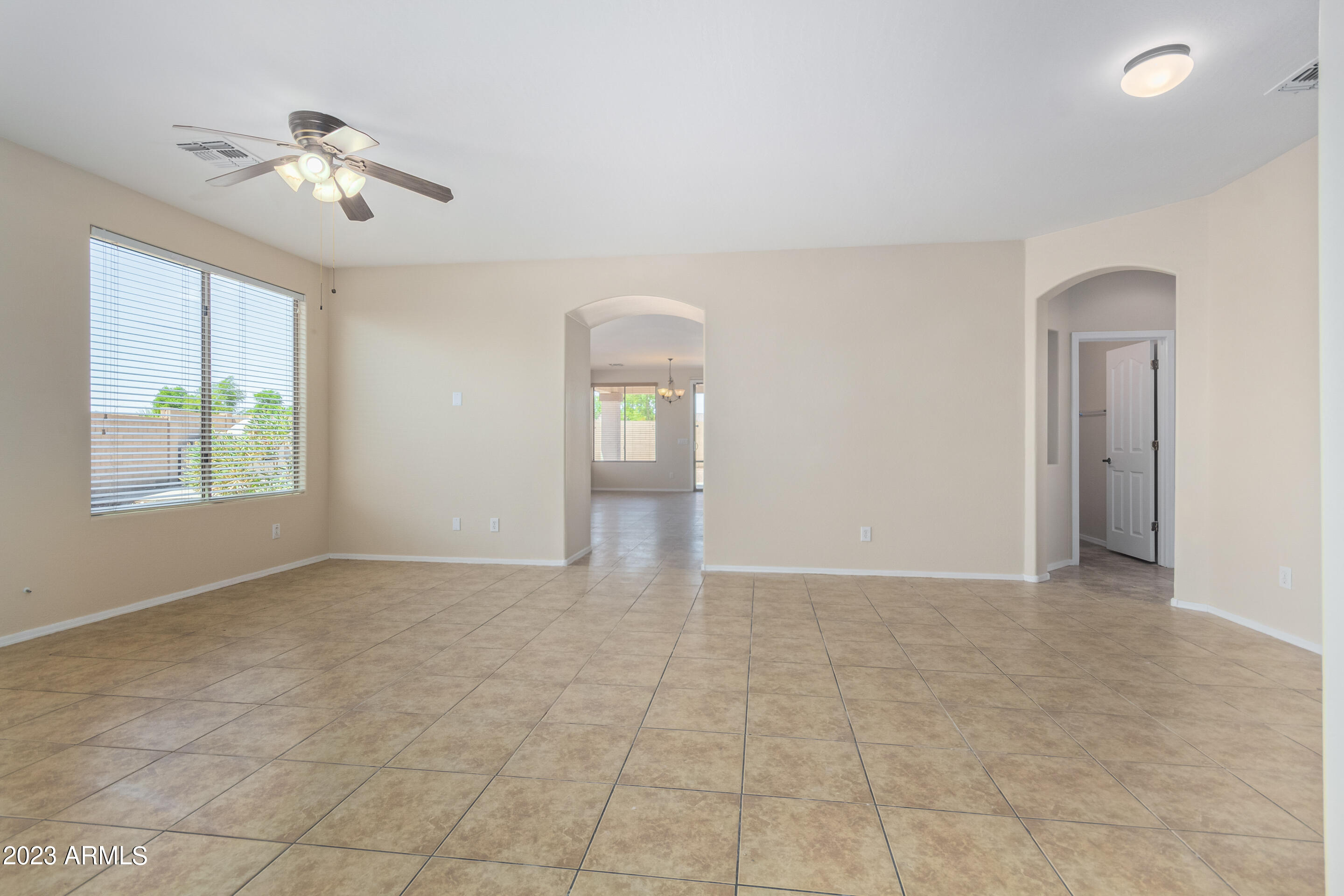10248 West Cordes Road Tolleson, AZ 85353 - Photo 5 of 43 10 - Cordes