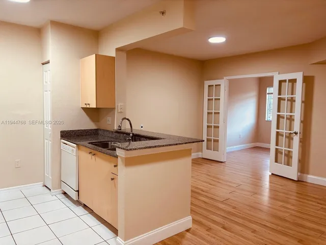 $2,000 | 2548 Centergate Drive, Unit 203, Miramar, FL 33025