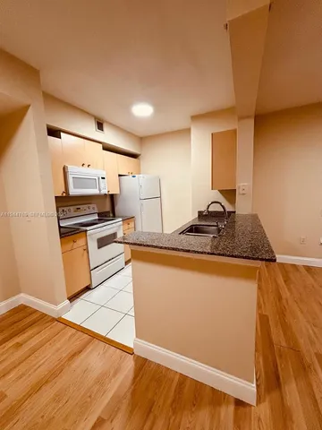 $2,000 | 2548 Centergate Drive, Unit 203, Miramar, FL 33025