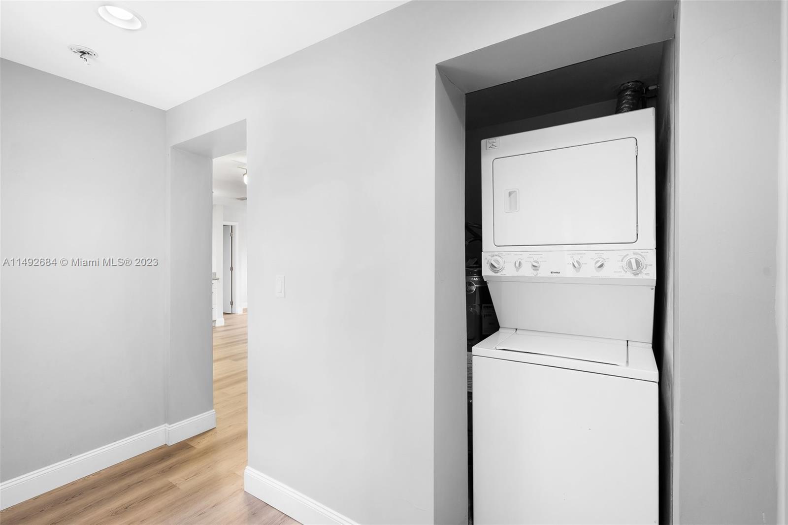 5893 Williamson Road Jupiter, FL 33458 - Photo 23 of 31 a utility room with dryer and washer