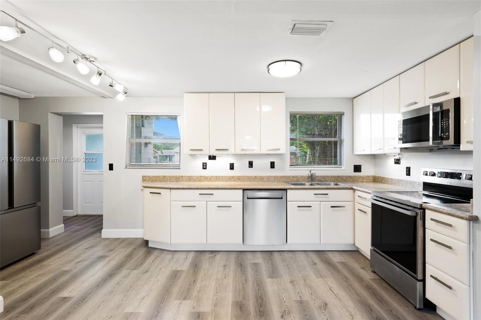 5893 Williamson Road Jupiter, FL 33458 - Photo 7 of 31 a kitchen with granite countertop appliances cabinets and a sink
