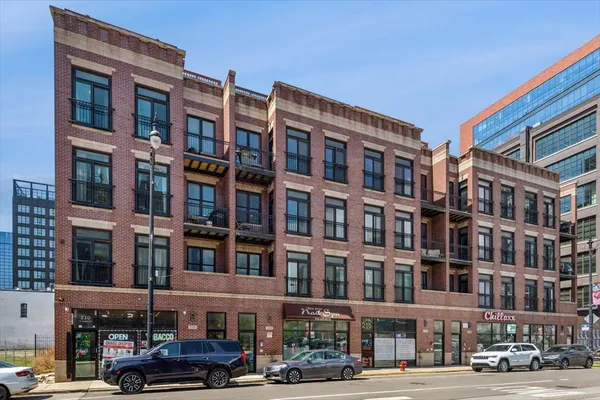 $860,000 | 210 North Halsted Street, Unit 4, Chicago, IL 60661
