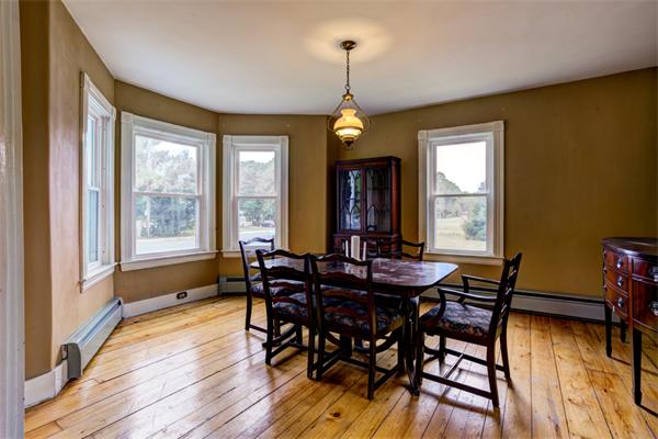 107 Rivulet Street Uxbridge, MA 01569 - Photo 3 of 22 Gallery Image 3