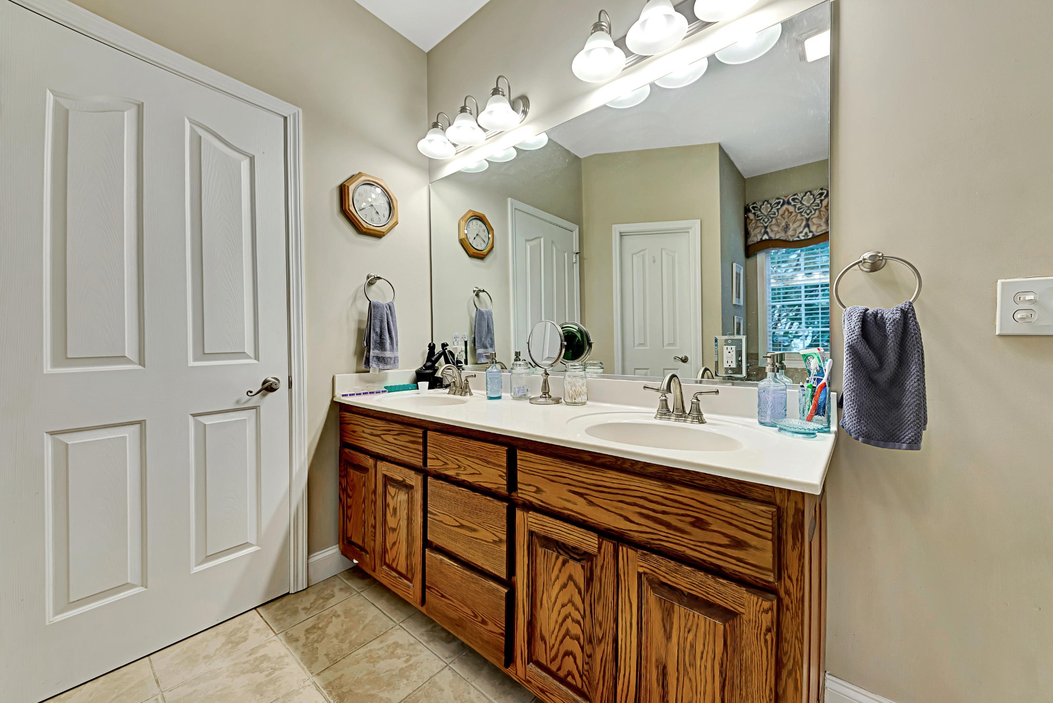 716 Ridgeview Drive Clinton, TN 37716 - Photo 11 of 23 a bathroom with a double vanity sink and a mirror