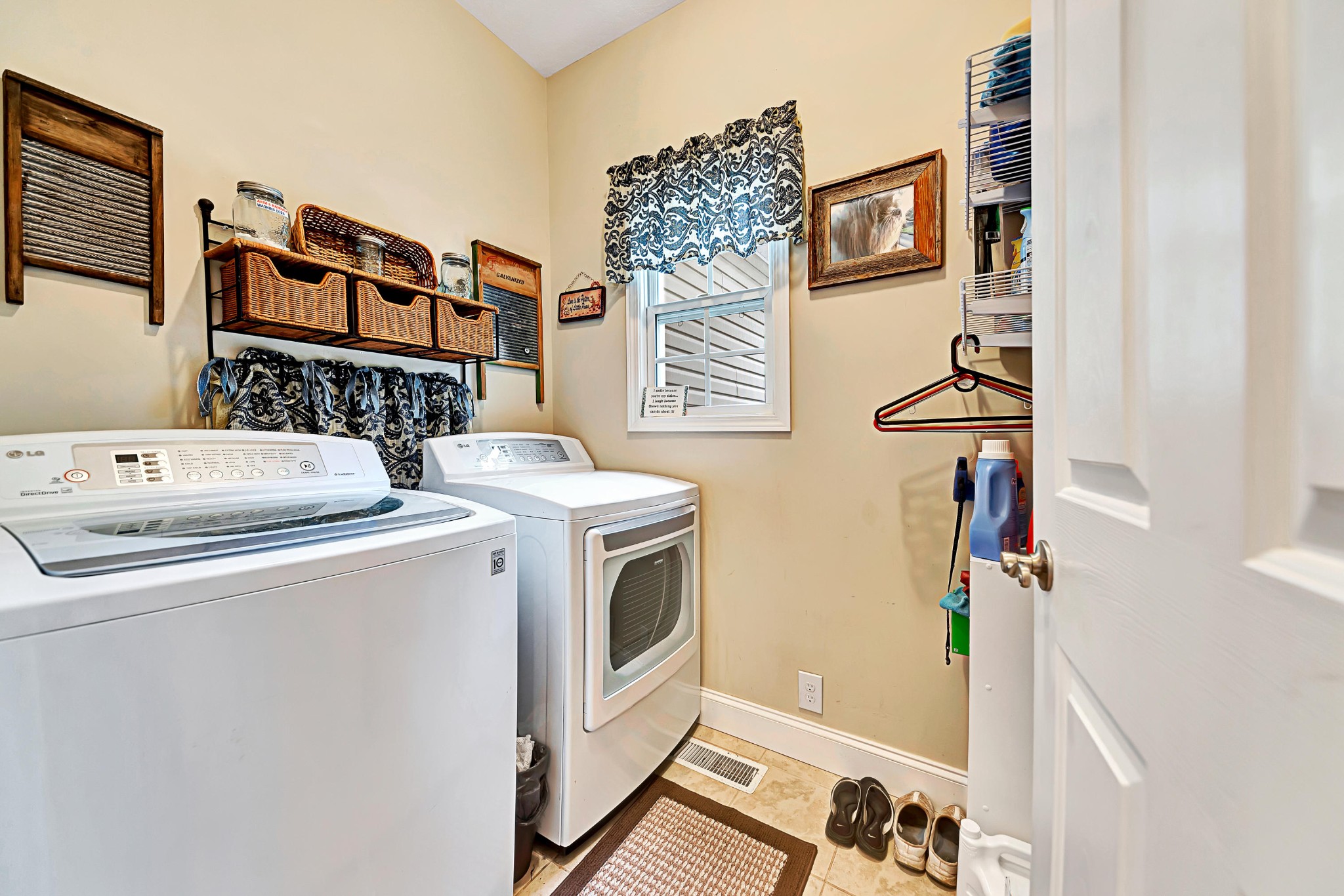 716 Ridgeview Drive Clinton, TN 37716 - Photo 8 of 23 a utility room with dryer and washer