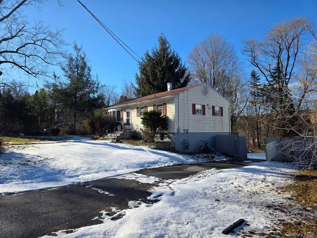 $750,000 | 4 Duelk Avenue, Monroe, NY 10950