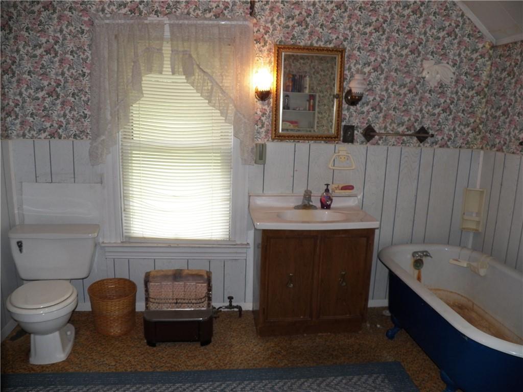 555 MADISON Road Templeton, PA 16259 - Photo 13 of 24 a bathroom with a sink and a bathtub
