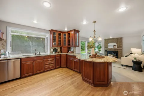 $1,750,000 | 320 210th Court Southeast, Sammamish, WA 98074