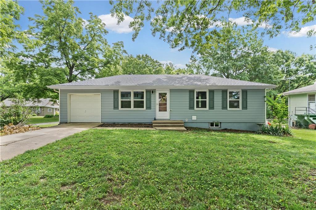 1104 Lexington Road Pleasant Hill, MO 64080 - Photo 1 of 27