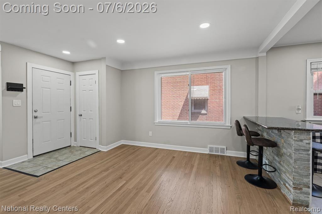 9984 Hemingway Redford, MI 48239 - Photo 7 of 33