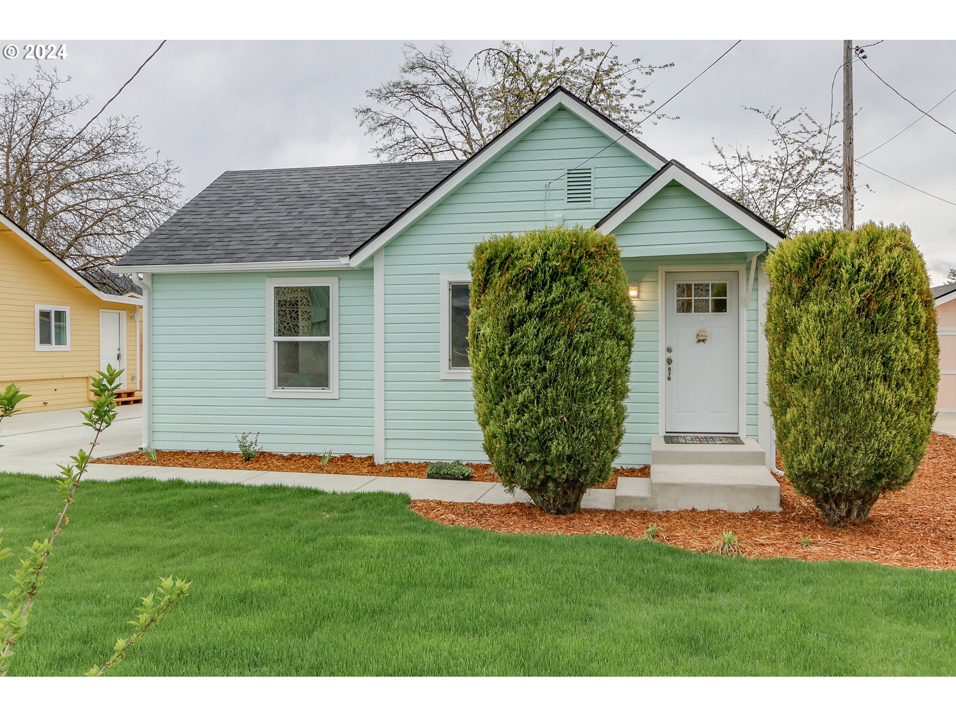 144 South 15th Street Springfield, OR 97477 - Photo 1 of 35 a front view of a house with a yard and garage