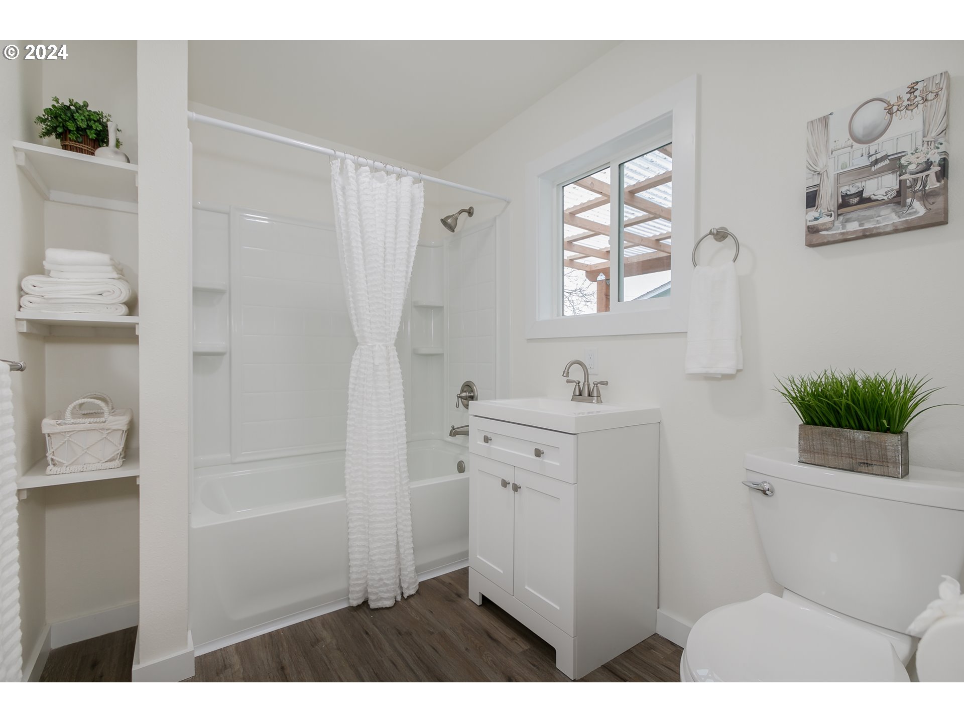 144 South 15th Street Springfield, OR 97477 - Photo 17 of 35 a bathroom with a sink a toilet and a shower