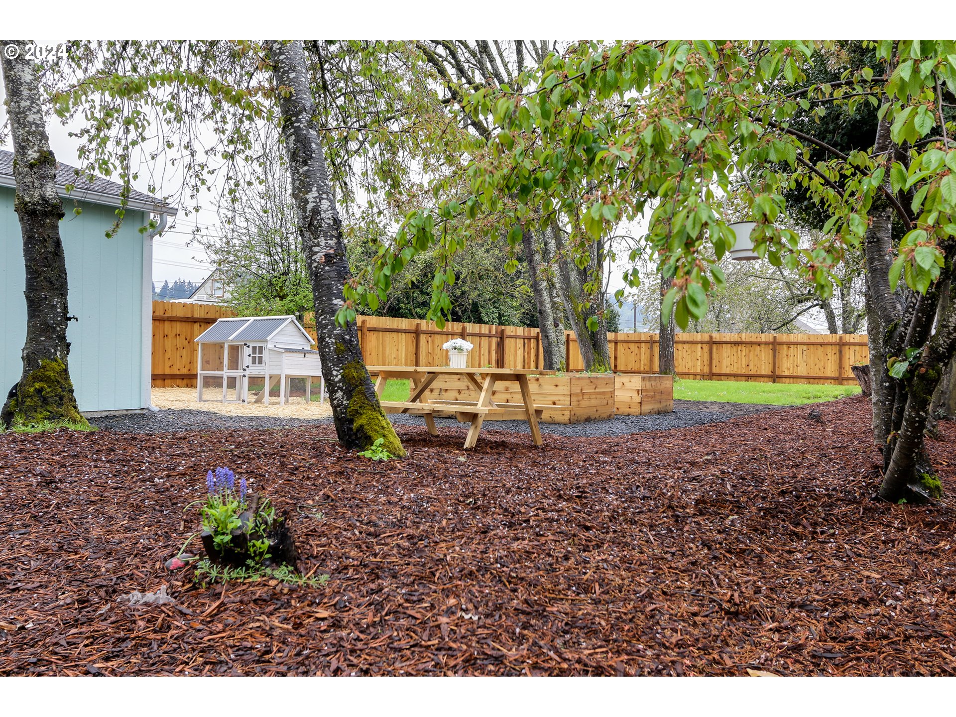 144 South 15th Street Springfield, OR 97477 - Photo 26 of 35 a backyard of a house with barbeque oven