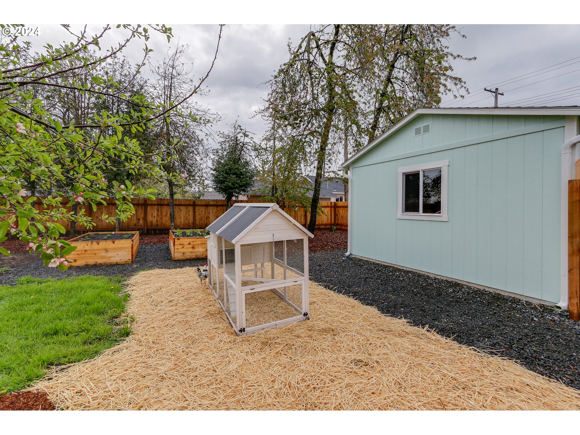 144 South 15th Street Springfield, OR 97477 - Photo 32 of 35 a house with a outdoor space