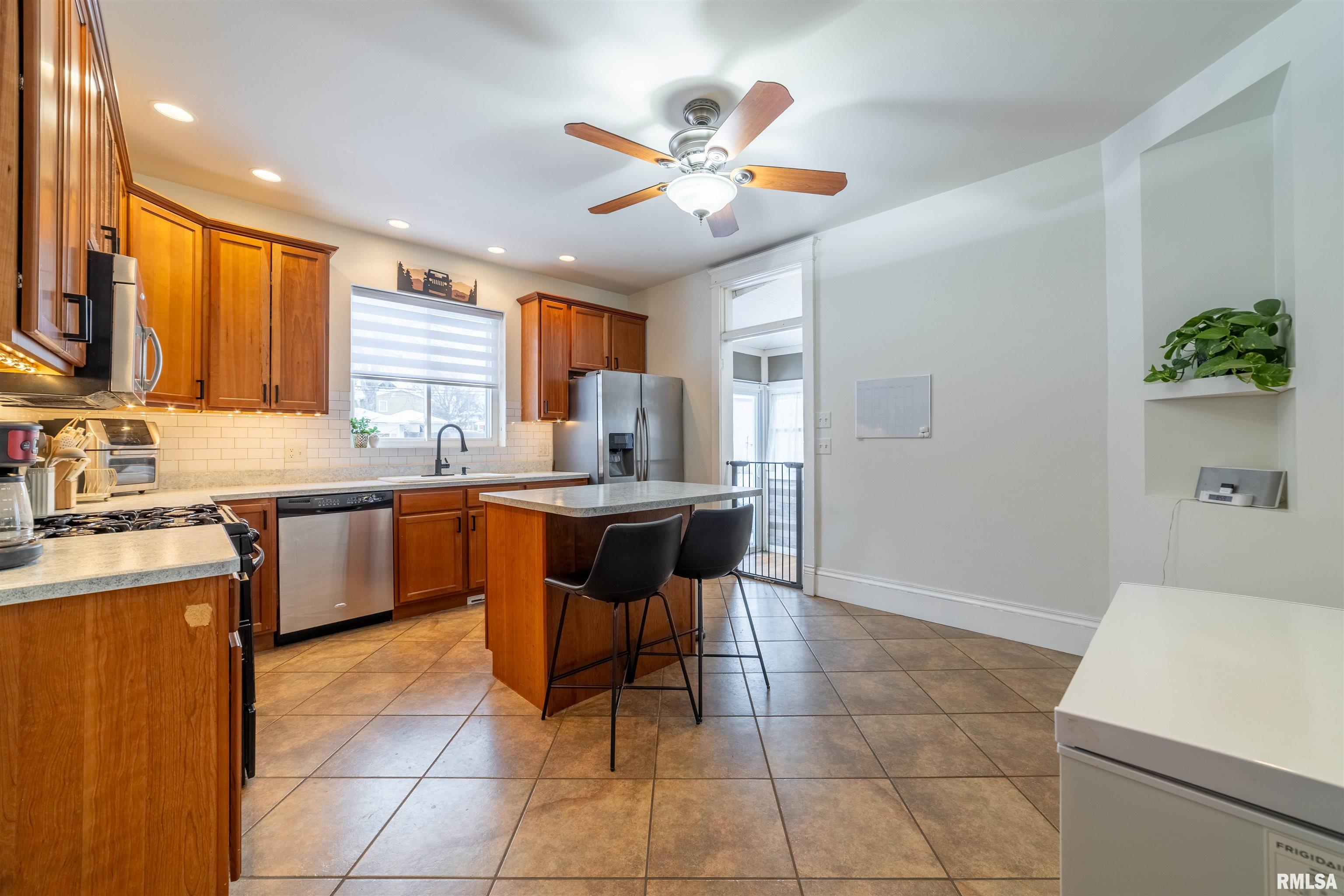 1431 Ohio Street Quincy, IL 62301 - Photo 9 of 25