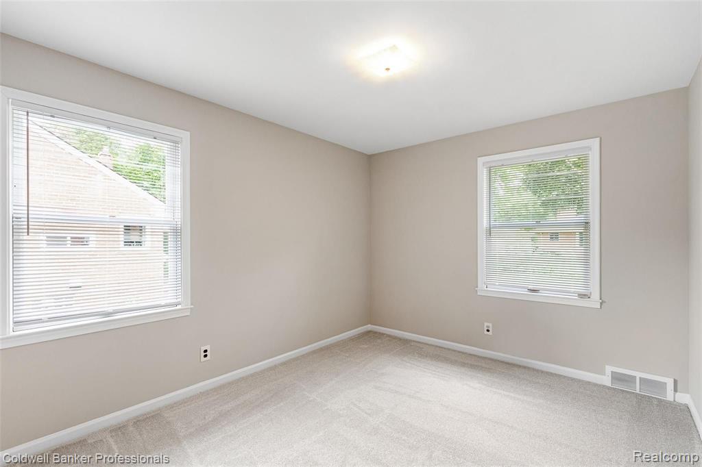 16146 Beverly Road Beverly Hills, MI 48025 - Photo 21 of 31