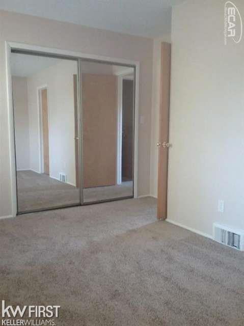 5189 Jackson Road Flint, MI 48506 - Photo 29 of 35 20450792-28.JPG