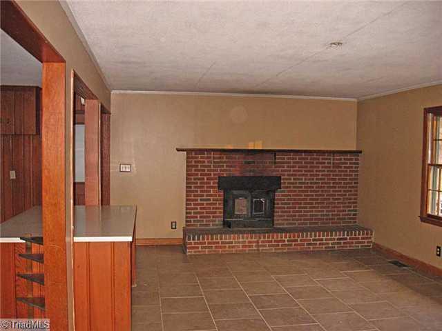 1183 County Home Road Walnut Cove, NC 27052 - Photo 7 of 11 Living Room.